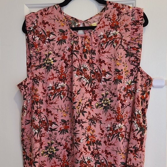 Tops - Floral tank with flutter sleeve edge